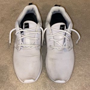Nike Roshe 1 white tennis shoes